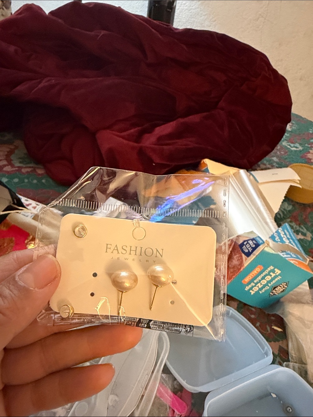 Fashion Jewelry Pearl Drop Stud Earrings in Gold